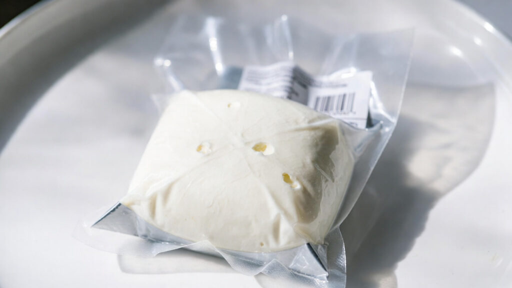 Mozzarella bio ritirata dai supermercati: c’è scritto maggio ma scade ad aprile