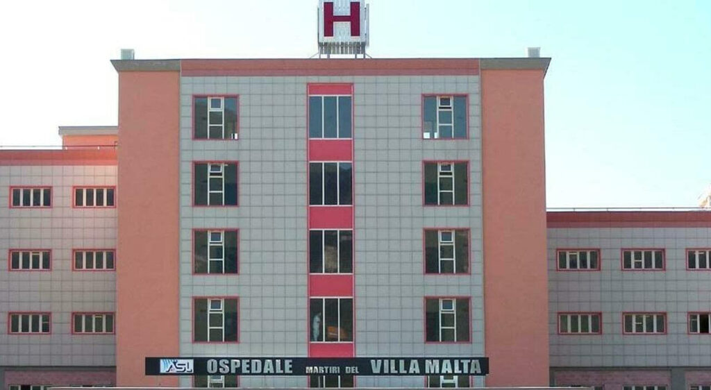 Partorisce in casa a 16 anni, neonata morta all’arrivo in ospedale