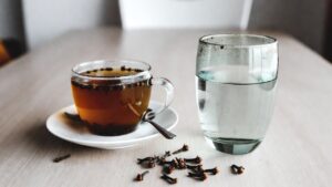 Mal di denti e gengive irritate, il rimedio naturale che va usato con cautela