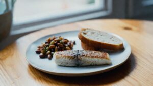 Massa muscolare, quali alimenti servono davvero e quante proteine dopo i sessanta