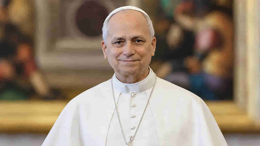 Papa Leone XIV, il polmone operato si riprende: fisioterapia, lavoro e un viaggio in bilico